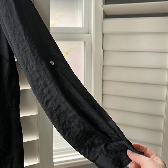 Michael Kors black satiny button down women’s size 1X shirt. Silver butt… - Picture 4 of 6